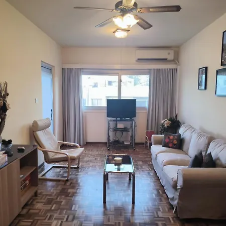 Lejlighed 3 Bedroom Old Town 5 Minute Walk To Finnikoudes Larnaca