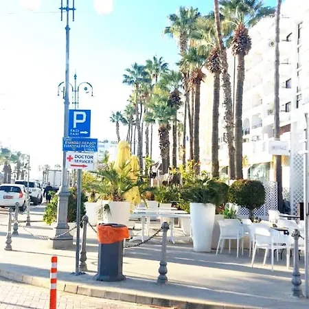 3 Bedroom Old Town 5 Minute Walk To Finnikoudes