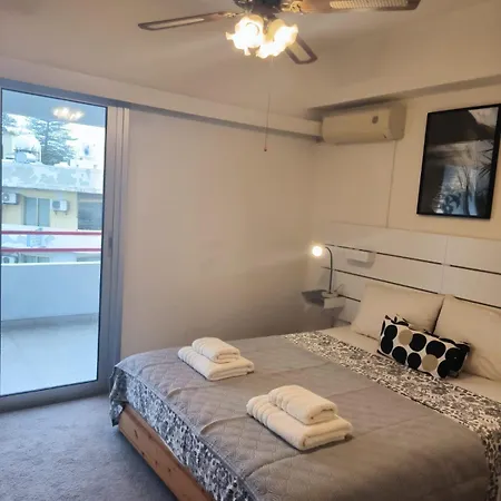 3 Bedroom Old Town 5 Minute Walk To Finnikoudes Apartament *