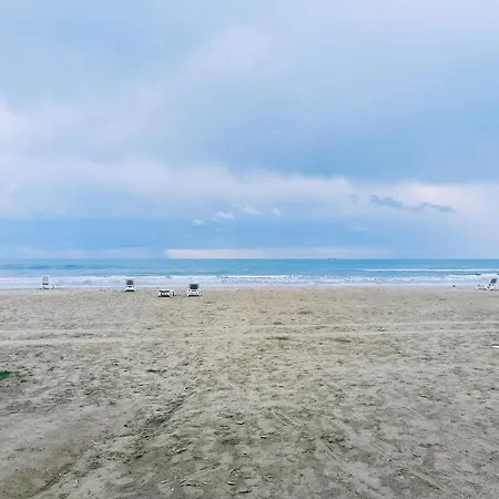 3 Bedroom Old Town 5 Minute Walk To Finnikoudes Apartament Larnaca