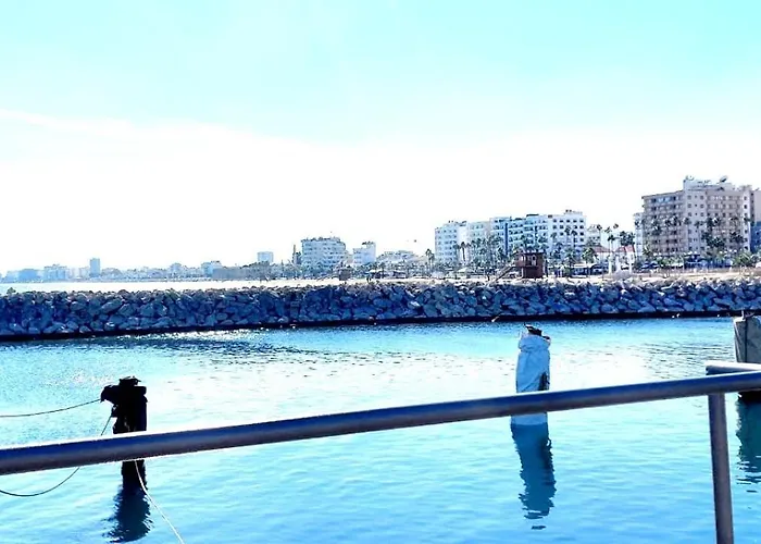 Lejlighed 3 Bedroom Old Town 5 Minute Walk To Finnikoudes Larnaca