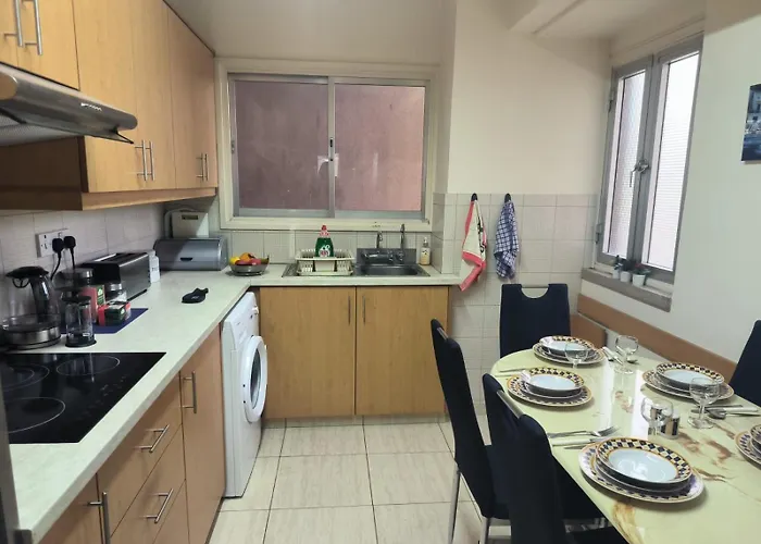 3 Bedroom Old Town 5 Minute Walk To Finnikoudes