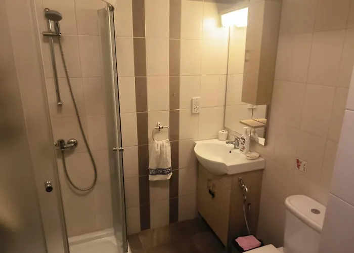 Lejlighed 3 Bedroom Old Town 5 Minute Walk To Finnikoudes *