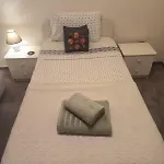 3 Bedroom Old Town 5 Minute Walk To Finnikoudes Apartament *