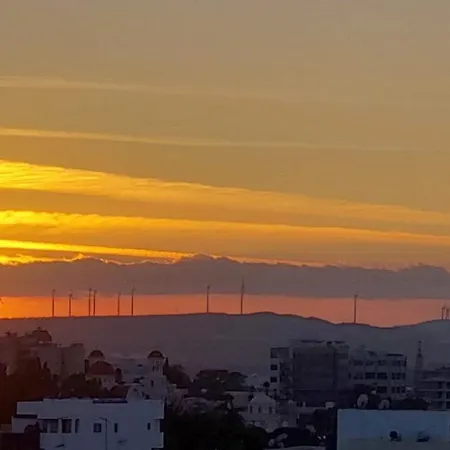 3 Bedroom Old Town 5 Minute Walk To Finnikoudes * Larnaca