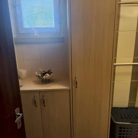 3 Bedroom Old Town 5 Minute Walk To Finnikoudes شقة