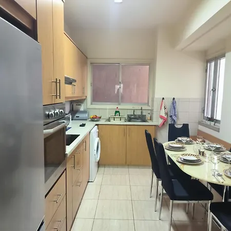 Apartamento 3 Bedroom Old Town 5 Minute Walk To Finnikoudes