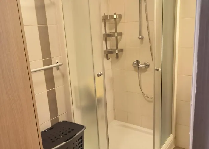 Апартаменти 3 Bedroom Old Town 5 Minute Walk To Finnikoudes Ларнака