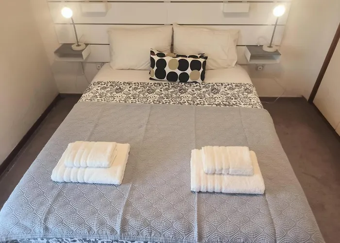 3 Bedroom Old Town 5 Minute Walk To Finnikoudes * Ларнака