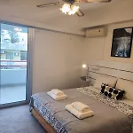 3 Bedroom Old Town 5 Minute Walk To Finnikoudes Appartamento *