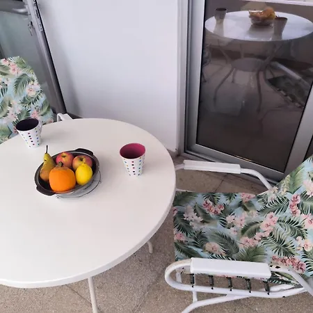 3 Bedroom Old Town 5 Minute Walk To Finnikoudes Larnaca